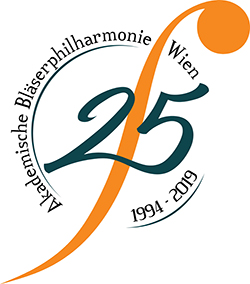 Die Akademische Bläserphilharmonie Wien (ABW) startete ihre Konzertreihe „von haß bis kochad“ mit dem Akkordeonisten Nikola Djoric